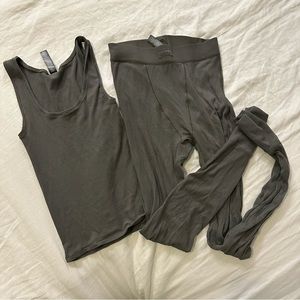 SKIMS SOFT LOUNGE TANK  + LEGGING SET OLIVE